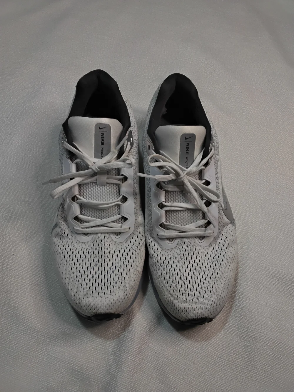 Nike Winflo 11 Men's Lightweight Running Sneakers in Gray and White Sz 11.